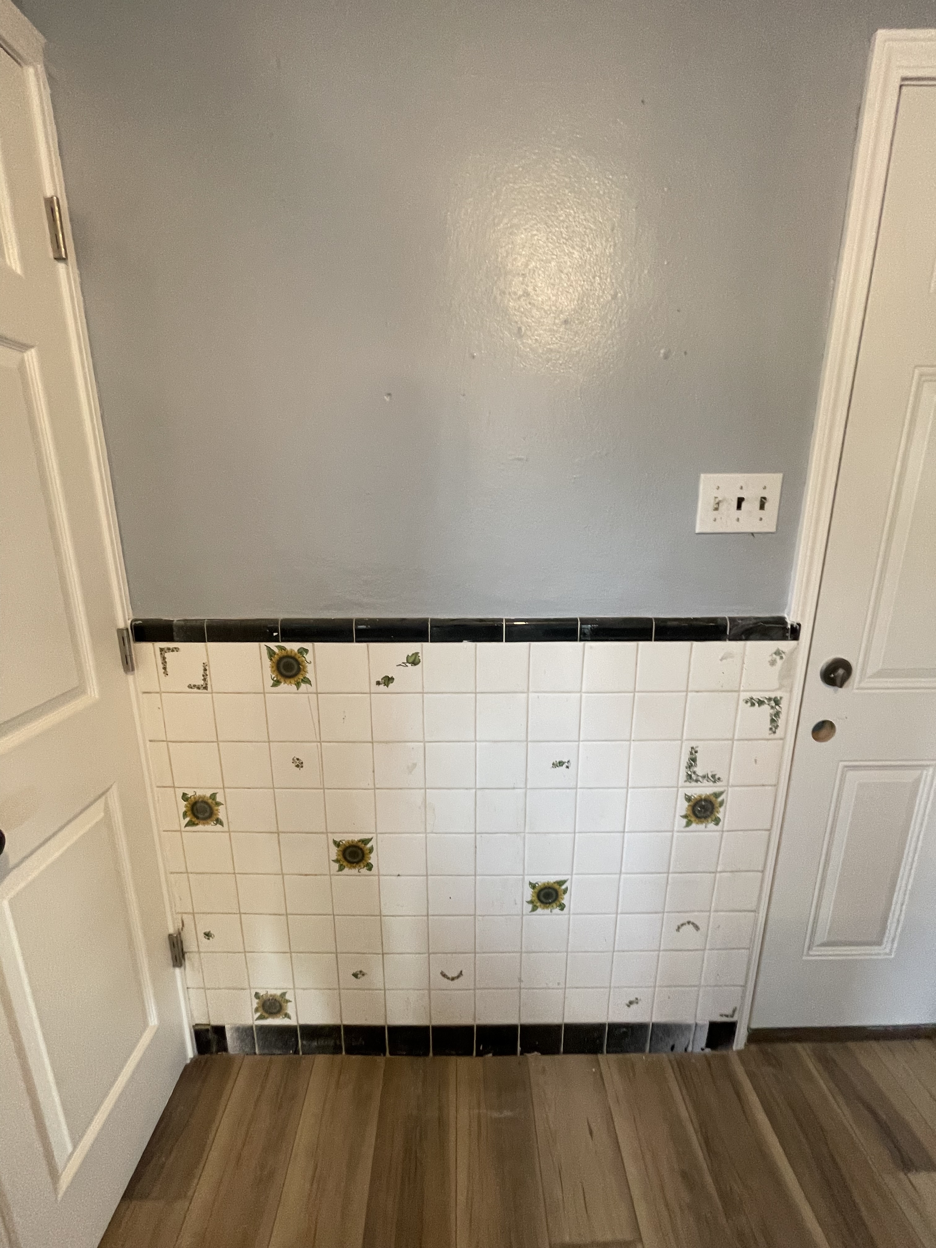 Wall tile before refinishing